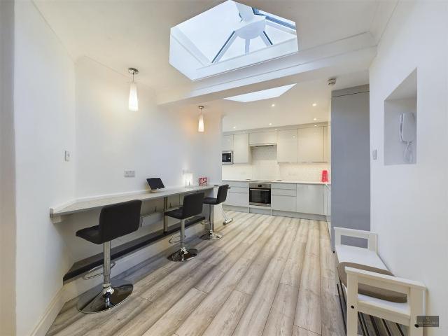 Apartment for rent in Watergate, Devon