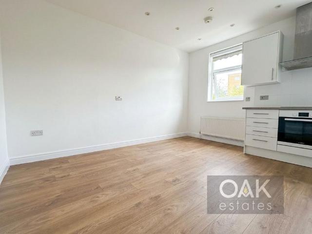 Apartment for rent in Lower Edmonton, Greater London