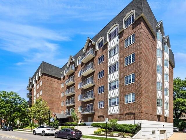 Condo for sale in Glen Ellyn