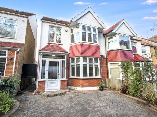 House for rent in Hale End, Greater London