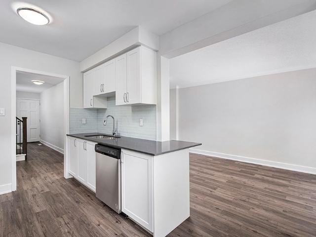 Townhouse for rent in Applewood, Mississauga