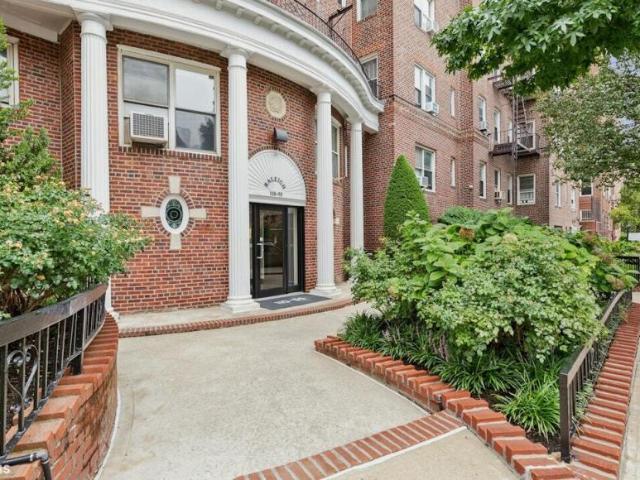 Apartment for sale in Queens, Arverne