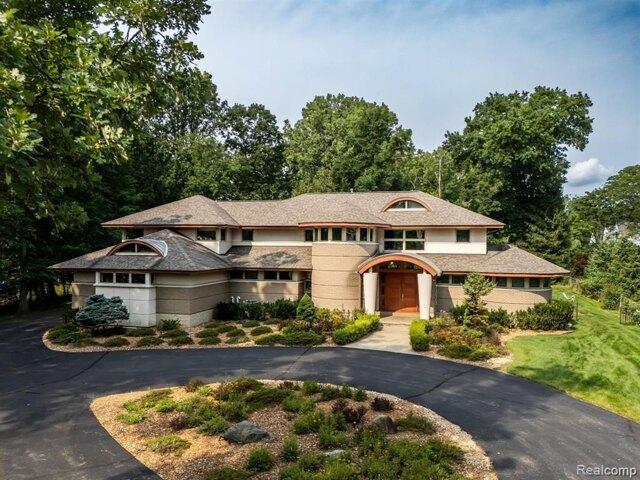 House for sale in Bloomfield Hills