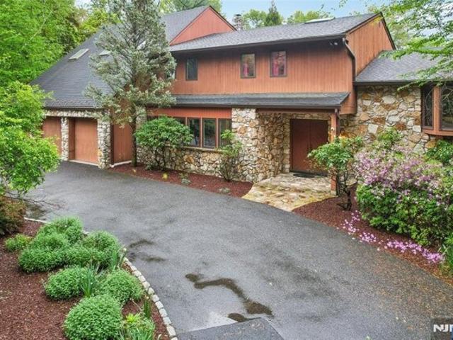 House for sale in Mahwah