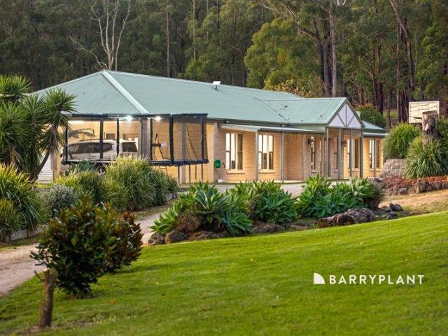 Cottage for sale in Victoria