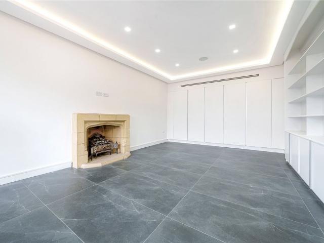 House for rent in New Southgate, Greater London