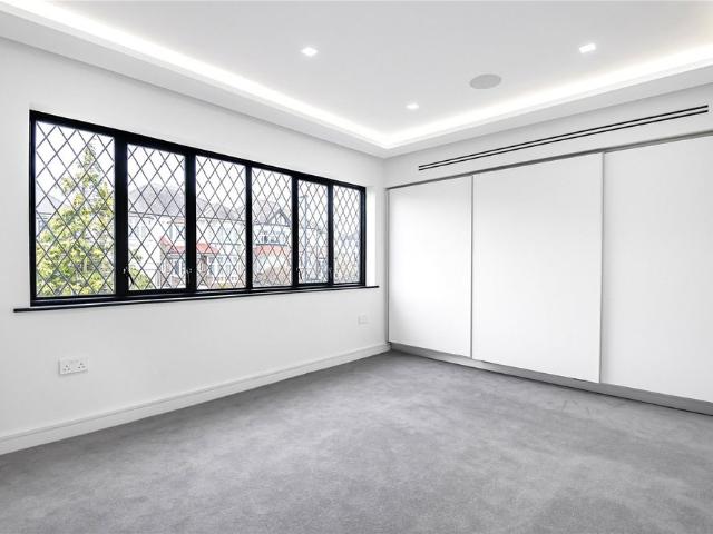 House for rent in New Southgate, Greater London