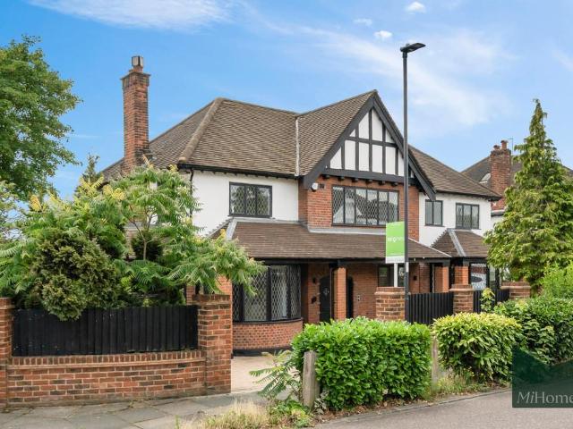 House for rent in New Southgate, Greater London