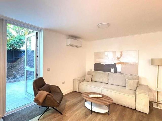 Apartment for rent in Maitland Park, Greater London