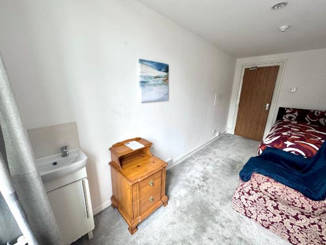 Room for rent in Catherine Cross, Darlaston