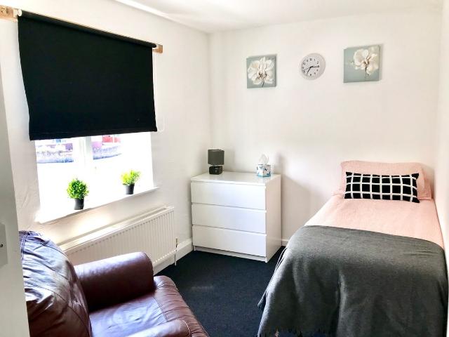 Room for rent in Catherine Cross, Darlaston