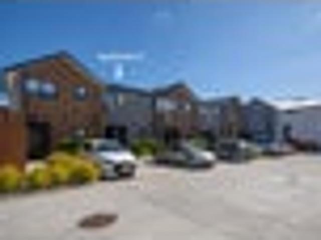 Townhouse for sale in Heathcote, Canterbury
