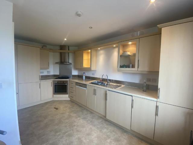 Apartment for rent in Cardiff Bay, Falcon Lodge