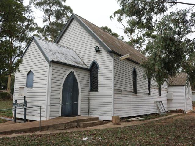 Cottage for sale in Wedderburn, Victoria