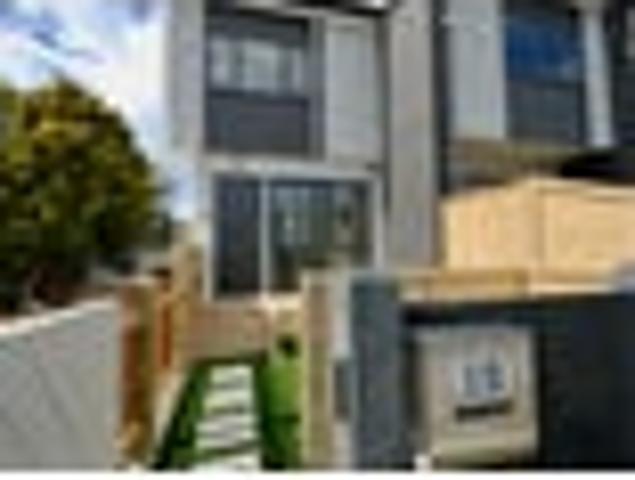 Townhouse for rent in Sunnynook, Oroua County