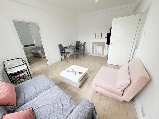 Apartment for rent in Paddington, Greater London