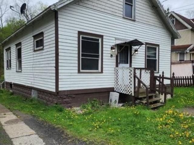 House for sale in Fort Johnson