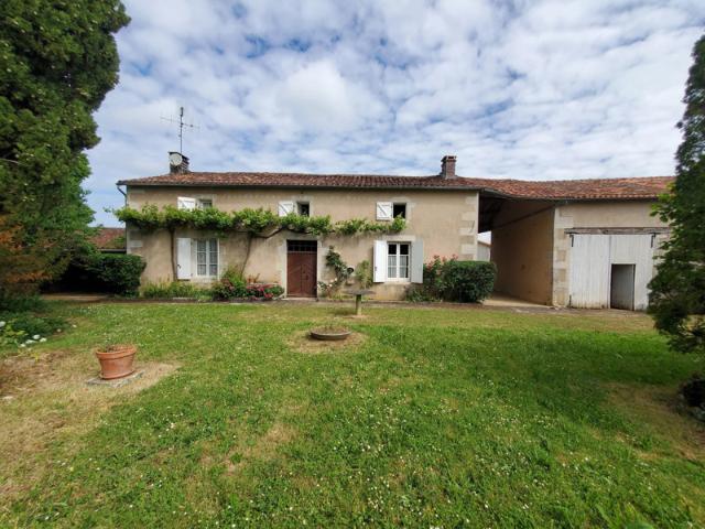 Maison vente à Confolens, Courcôme