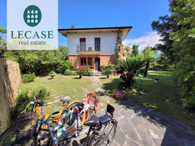 Villa Indipendente in affitto a Vittoria Apuana, Forte Dei Marmi
