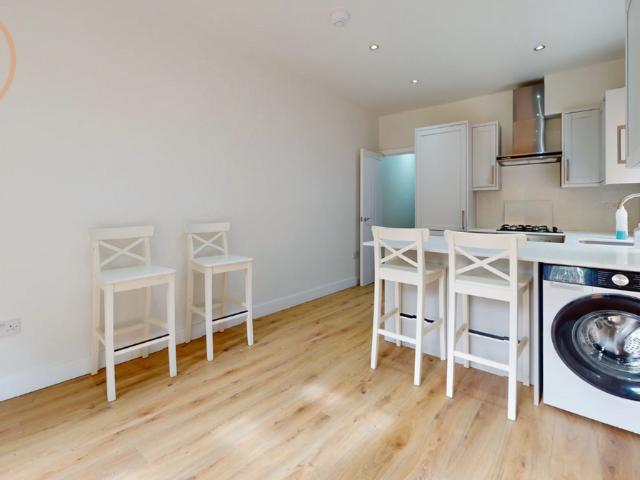 House for rent in London Borough of Merton, Collier's Wood