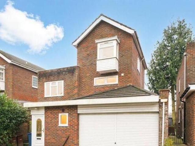House for sale in Little Stanmore, Greater London
