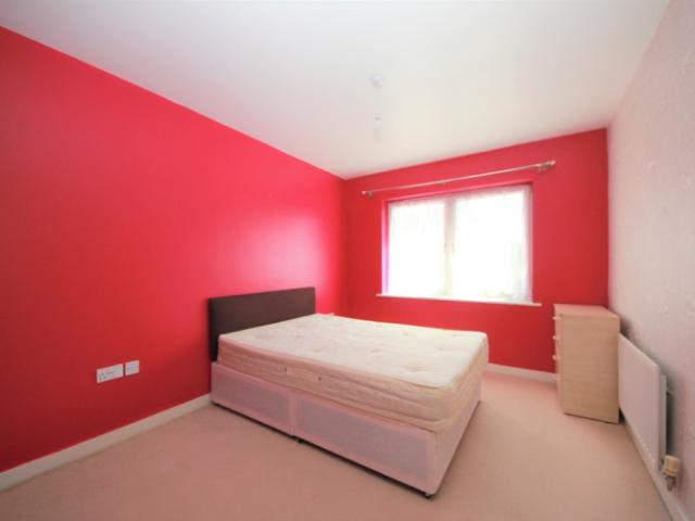 Apartment for rent in Burnt Oak, Greater London