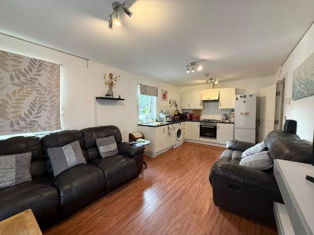 Apartment for rent in Burnt Oak, Greater London