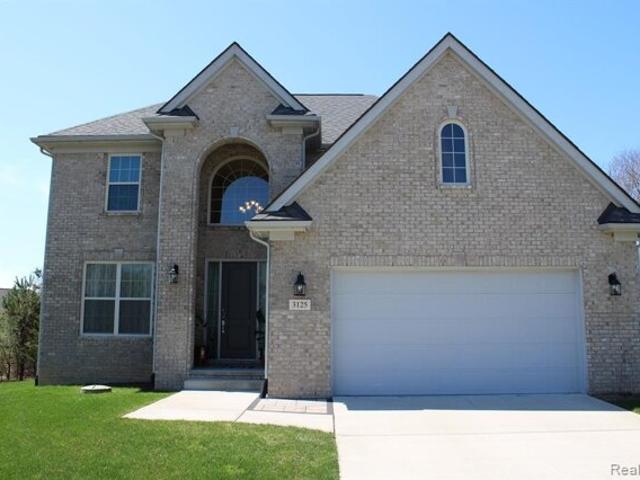 House for sale in Commerce Township