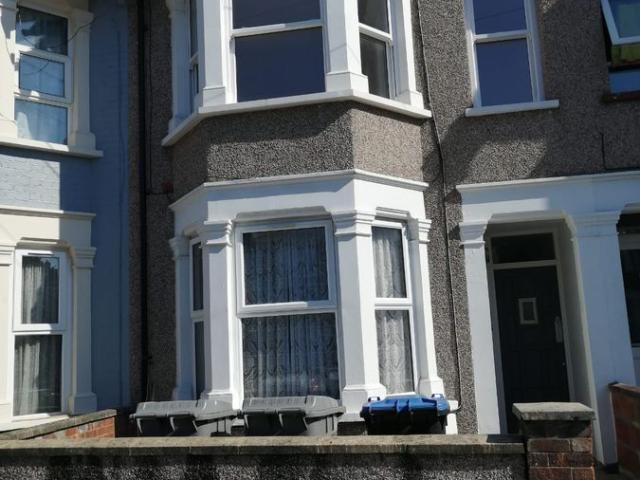 House for rent in Harlesden, Greater London
