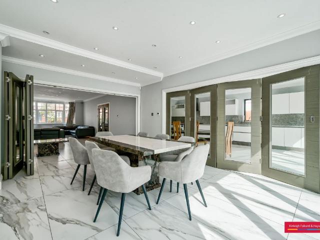 House for rent in Hendon Central, Greater London