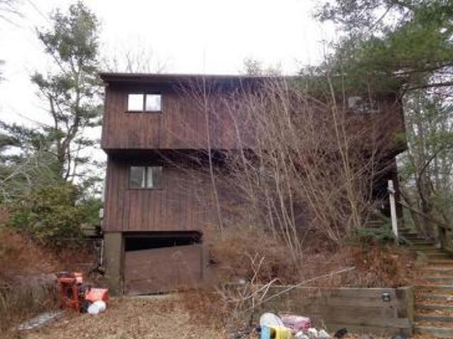 House for sale in Foster