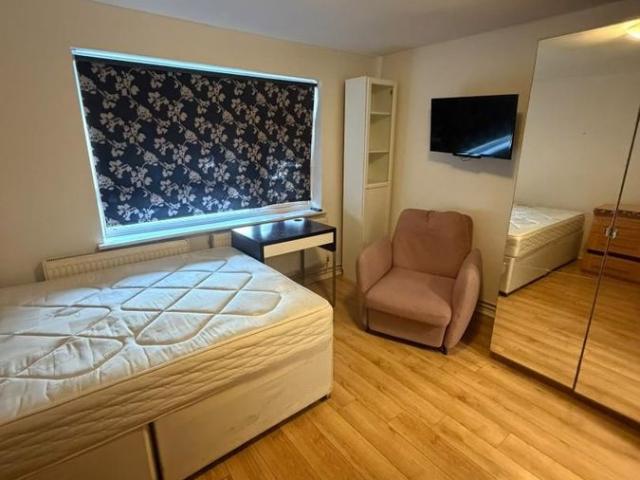 Room for rent in London Borough of Barnet, Greater London