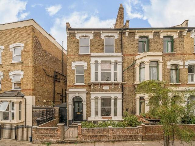 Apartment for rent in Shacklewell, Greater London