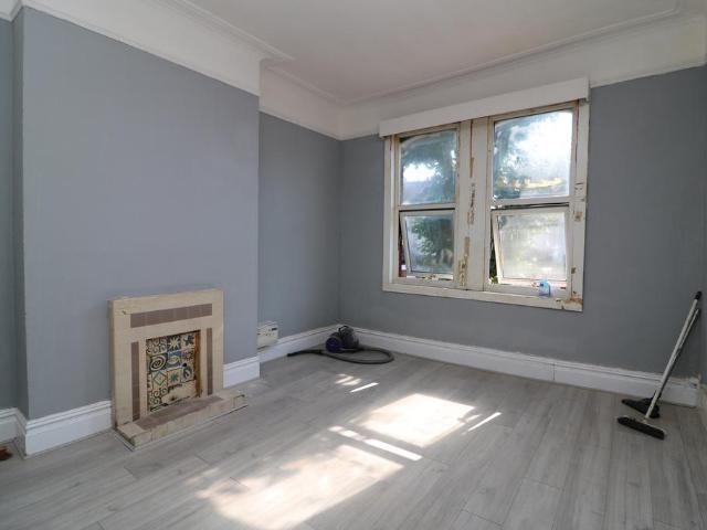 Apartment for rent in Furzedown, Greater London