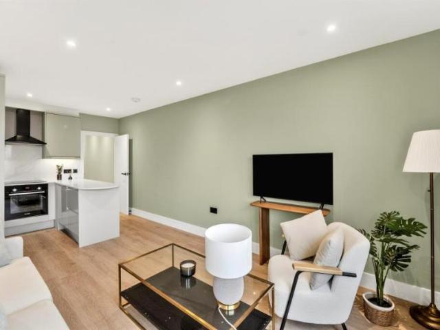 Apartment for sale in London Borough of Merton, Merton Park