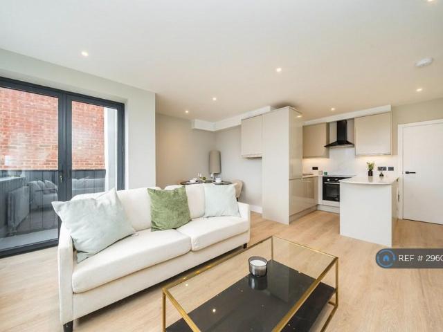 Apartment for rent in London Borough of Merton, Merton Park