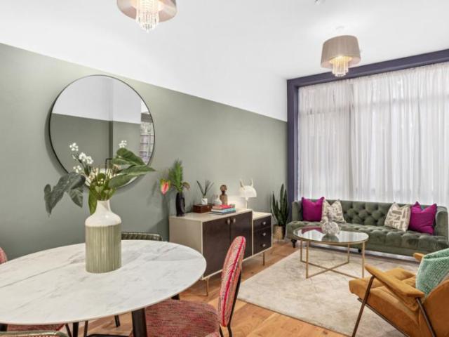 Apartment for sale in Kenley, Purley