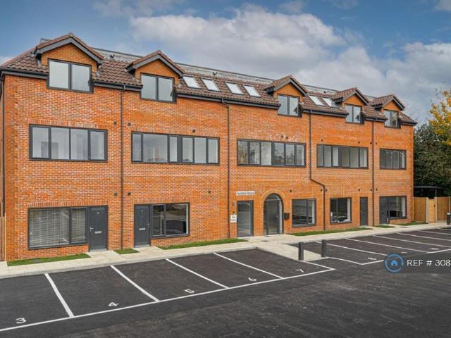 Apartment for rent in Leatherhead, Mole Valley