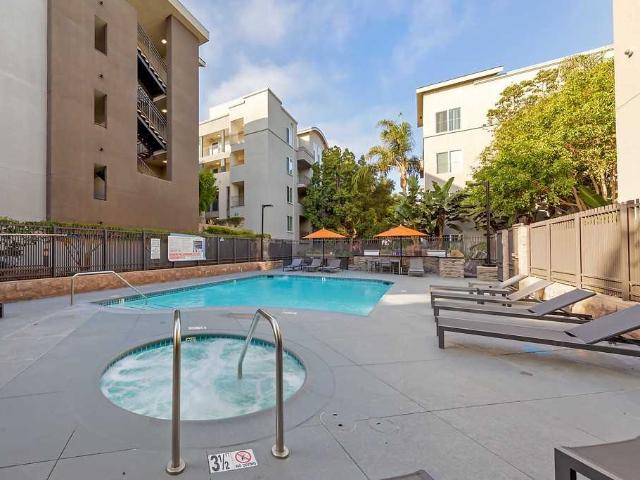 Apartment for rent in Canoga Park, California