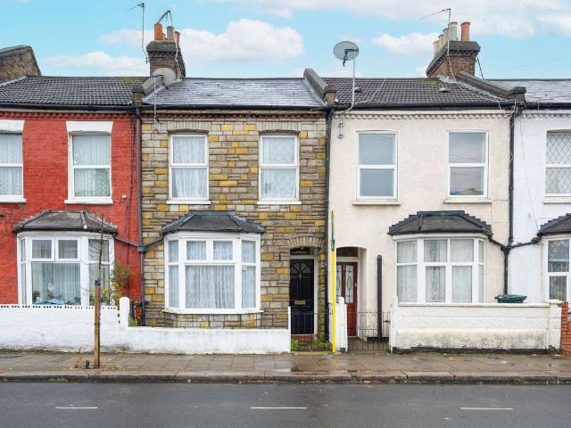 House for rent in Summerstown, Greater London