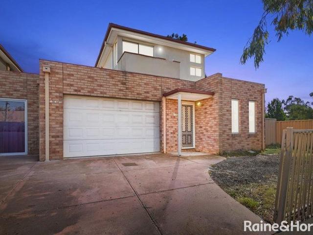 Townhouse for rent in Melton, Melbourne