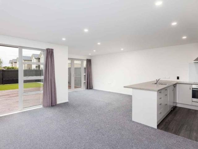 Apartment for rent in Chaslands, Canterbury