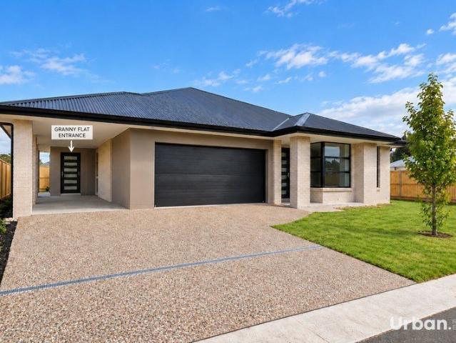 House for sale in Ashbourne Estate, Moss Vale