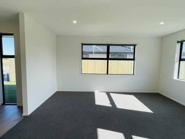 House for rent in Chaslands, Canterbury