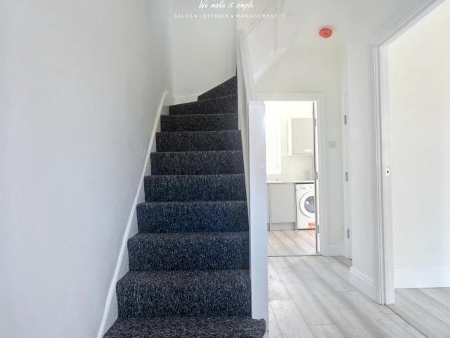 Apartment for rent in Newbury Park, Greater London
