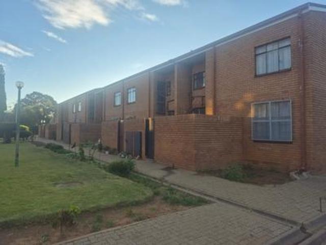 Townhouse for sale in Vosloorus, Gauteng