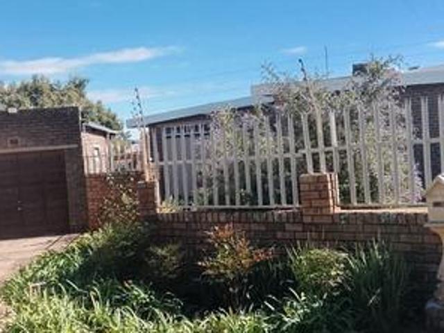 House for sale in Mohlakeng, Gauteng