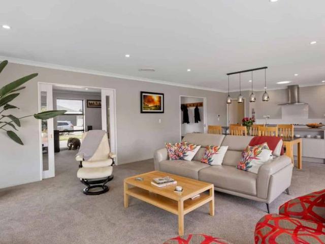 House for rent in Chaslands, Canterbury