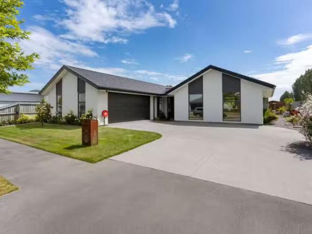 House for rent in Chaslands, Canterbury