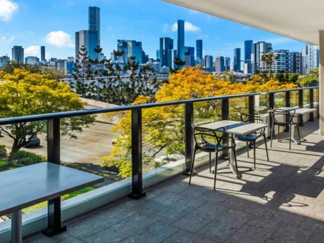 Office for rent in Toombul, Queensland